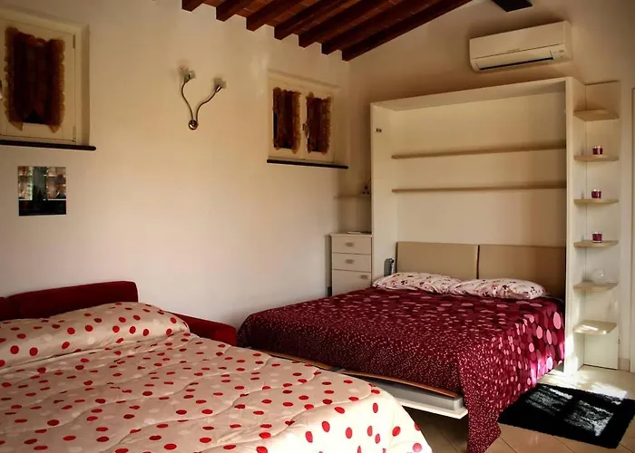 Il Giglio Rosso 3* בורגו א בוג'יאנו